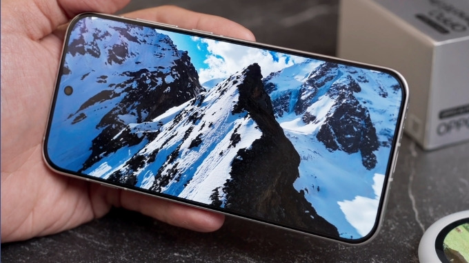 OPPO Reno16 Pro giải quyết được vấn đề phần khuyết nhờ camera đục lỗ