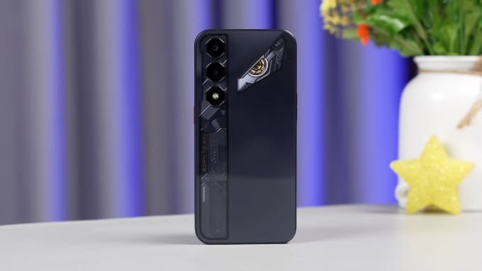 Nubia Neo 5 có kích thước khoảng 166.1 x 78.8 x 8.48 mm