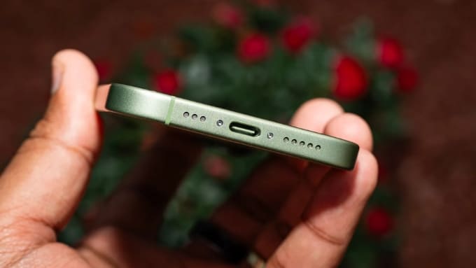 So sánh OPPO Find X9s vs iPhone 17 về pin
