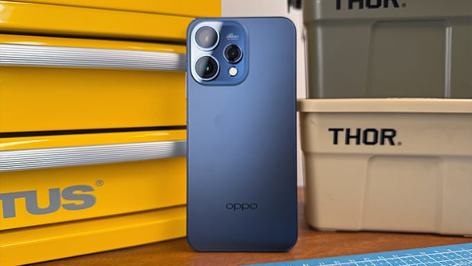 OPPO Reno15 sở hữu thiết kế mỏng hơn với kích thước 158 × 74.83 x 7.77 - 7.89 mm