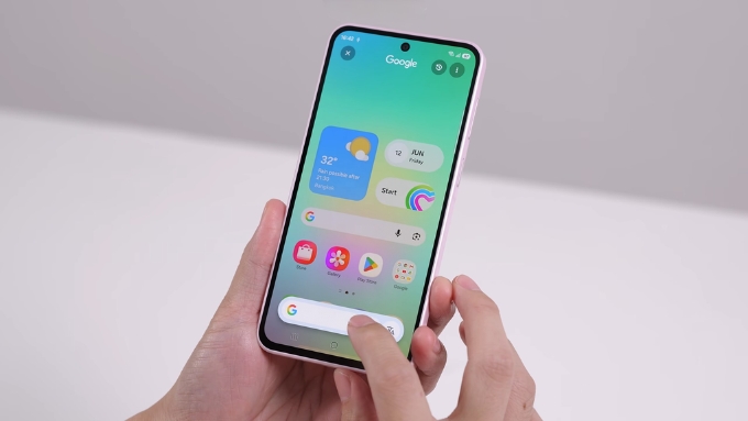Cả 2 mẫu máy đều được trang bị màn hình Super AMOLED 6.7 inch