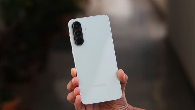 Galaxy A56 có kích thước 162.2 x 77.5 x 7.4 mm