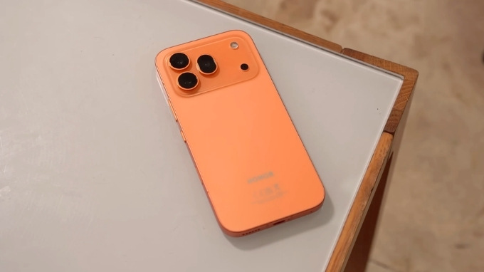 HONOR 600 Pro gây chú ý với cụm camera lớn đặt ở góc trái mặt lưng