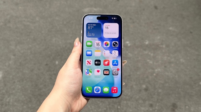 Dynamic Island và cổng Type-C hiện đại không lỗi thời