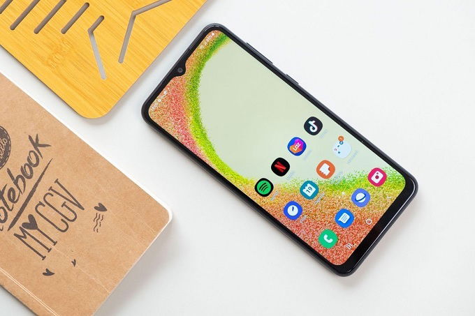 4 mẫu smartphone pin trâu giá rẻ đáng mua nhất dịp tết năm 2023: Galaxy A04