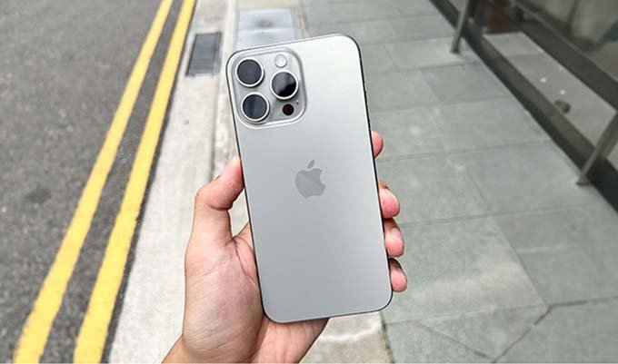 iPhone 15 Pro Max màu Titan tự nhiên