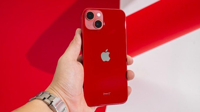 iPhone 13 màu đỏ hợp mệnh Thổ