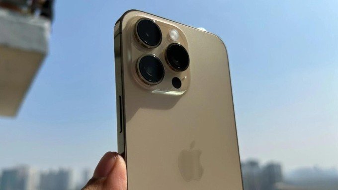 Camera iPhone 14 Pro màu vàng
