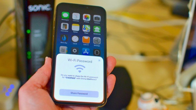 Cách thức hoạt động của tính năng chia sẻ Wi-Fi trên iPhone