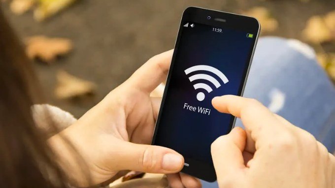 Hạn chế dùng Wi-Fi tại nơi công cộng