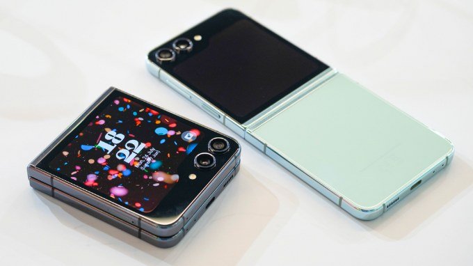Galaxy Z Flip 5 màu Xanh mint