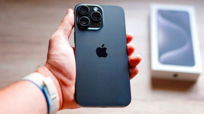 iPhone 15 Pro Max màu Titan Đen