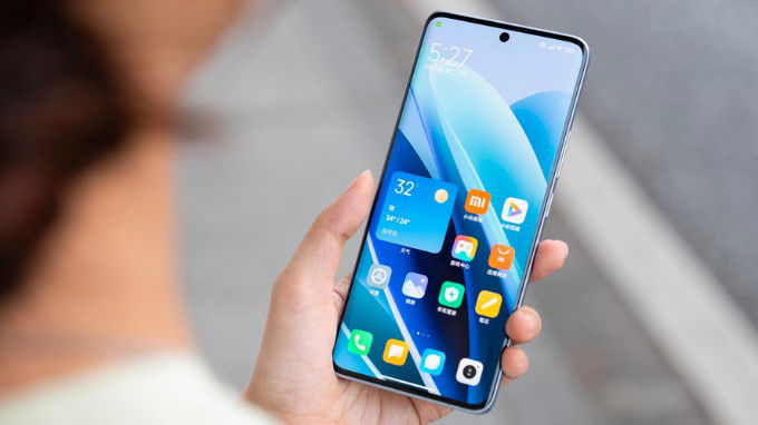 Màn hình tràn cạnh trên Xiaomi Redmi Note 13 Pro Plus