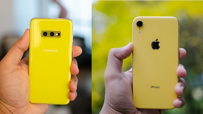 Galaxy S10e và iPhone Xr đều có nhiều màu sắc