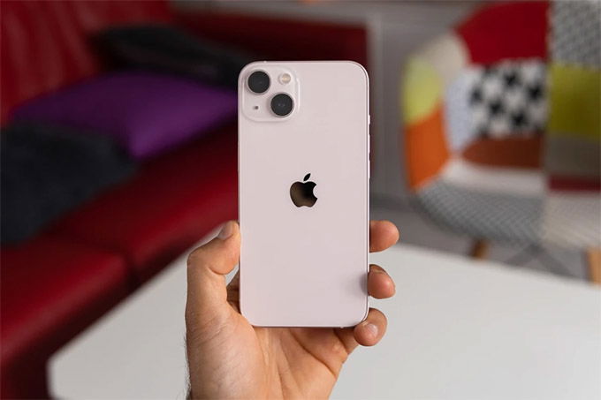 So sánh thiết kế và màn hình iPhone 13