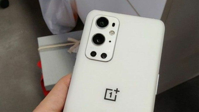 OnePlus 10 Pro màu trắng có bộ nhớ 512GB