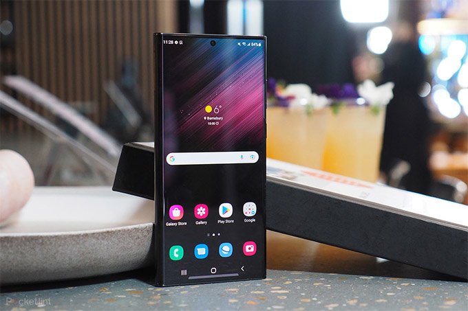 Samsung sử dụng vật liệu “lỗi thời” khi phát hành màn hình OLED cho Galaxy S22