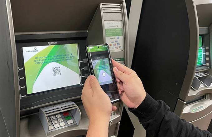 Hướng dẫn cách rút tiền ATM bằng mã QR không cần thẻ