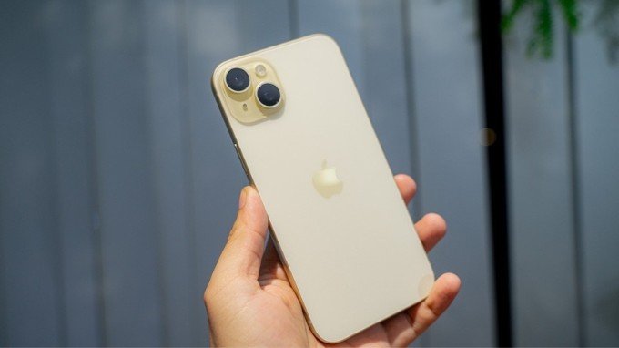iPhone 15 color Vàng