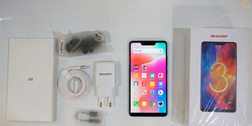 Trên tay Sharp Aquos S3 ''độc, lạ'' tương tự như iPhone X