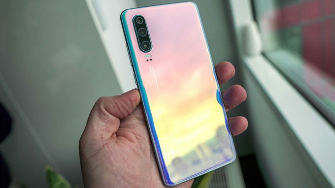 Huawei P30 với mặt lưng gradient đẹp mắt