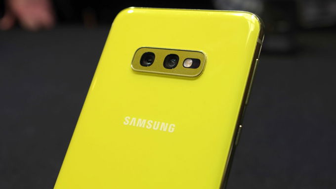 Camera Galaxy S10e cũng được cải tiến nhiều so với thế hệ trước