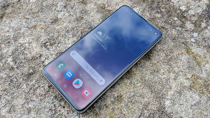 Cấu hình Galaxy S10e xách tay Mỹ khá mạnh mẽ