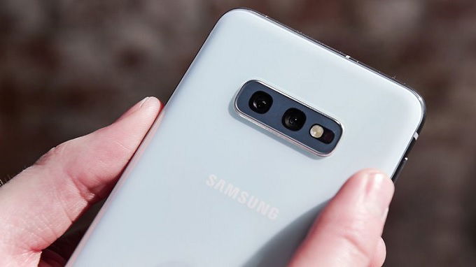 Galaxy S10e 2 sim được trang bị hệ thống 2 camera phía sau