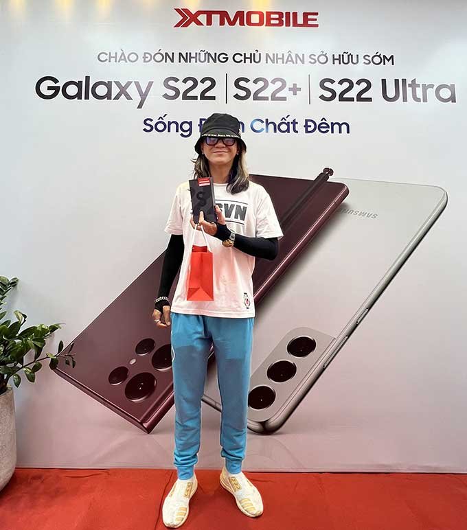 Những vị khách đầu tiên mua sớm Samsung Galaxy S22 Series ngày hôm qua