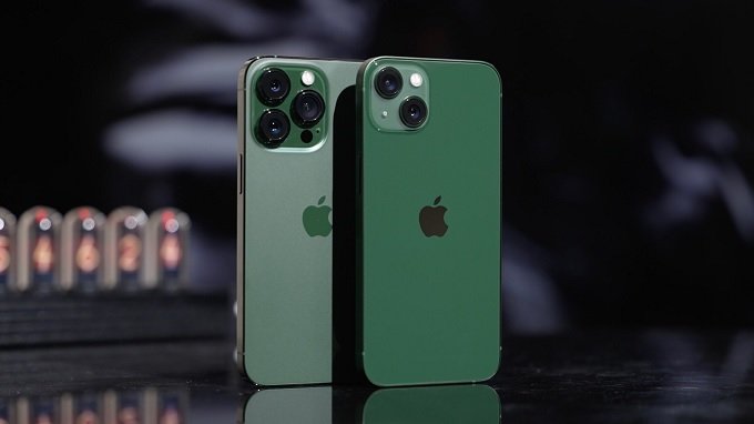 Thiết kế iPhone 13 Pro xanh lá không có quá nhiều thay đổi so với người tiền nhiệm