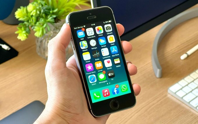 iPhone SE thế hệ đầu tiên đã được thử nghiệm với với iOS 15