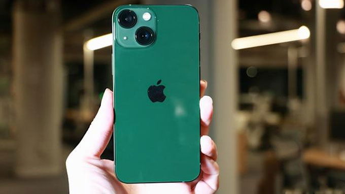 iPhone 13 xanh lá cây đẹp thu hút