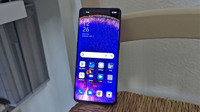  Oppo Find X6 Pro được trang bị màn hình với độ sáng tối đa hơn 2400 nits