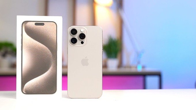 Giá iPhone 15 Pro Max màu Titan Tự nhiên