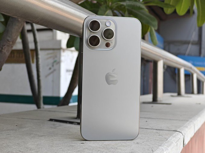 Thiết kế iPhone 15 Pro Max màu Titan Tự nhiên