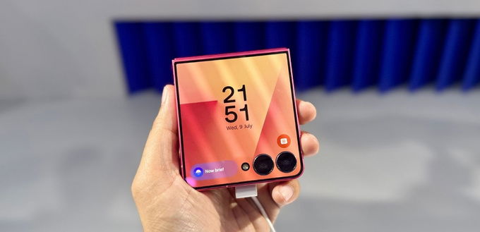 Cách sử dụng Now Brief trên màn hình ngoài Galaxy Z Flip 7