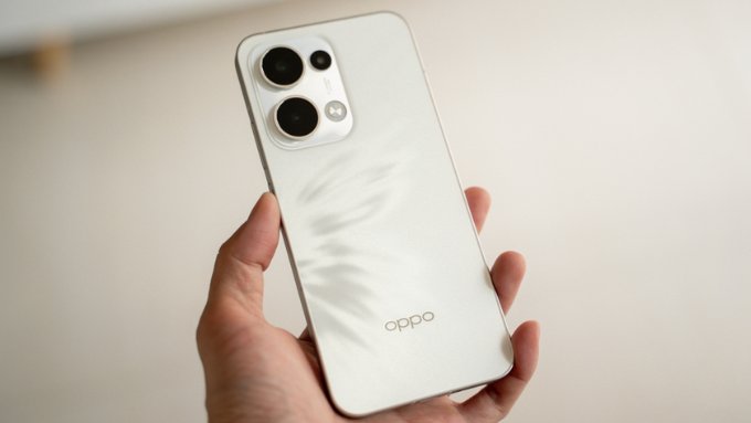 OPPO Reno 13 