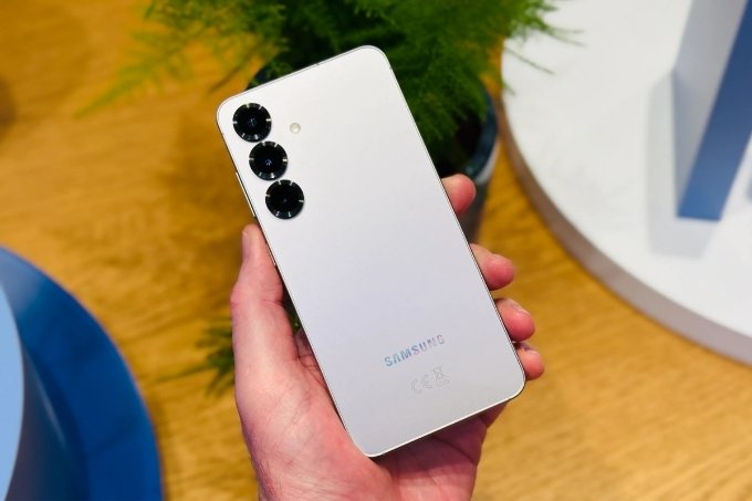 Galaxy S25 cũ: Hiệu năng flagship trong thân hình nhỏ gon