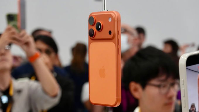 iPhone 17 Pro Max màu Cam Vũ Trụ (Cosmic Orange)