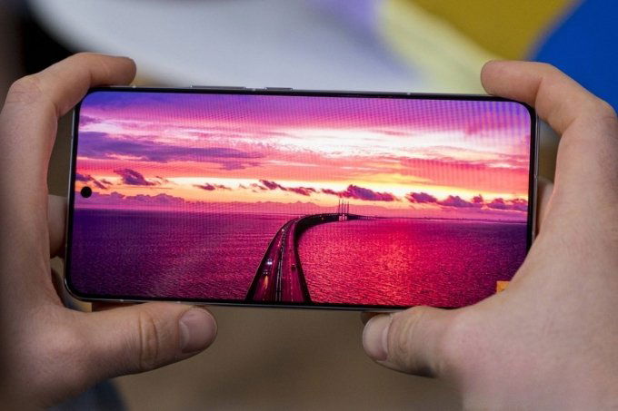 So sánh Nothing Phone (3) và iQOO 13 về màn hình