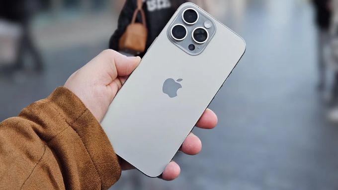 nen-mua-iphone-nao-ben-on-dinh-1-xtmobile