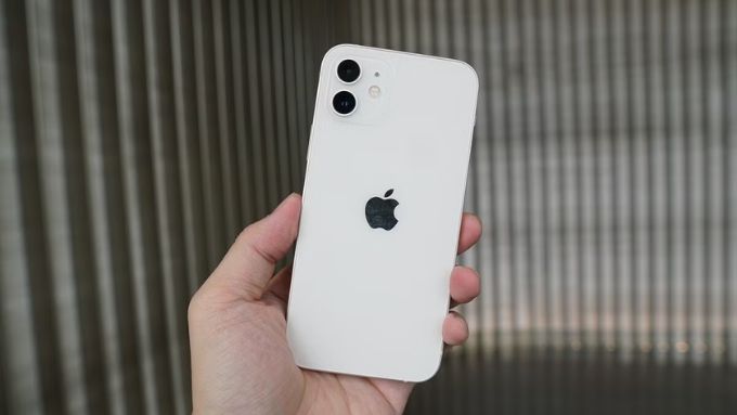 nen-mua-iphone-nao-ben-on-dinh-11-xtmobile
