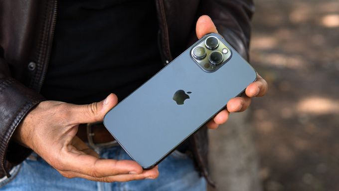 nen-mua-iphone-nao-ben-on-dinh-8-xtmobile