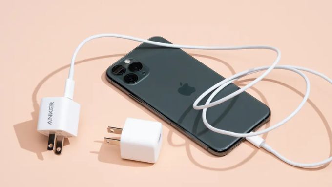 Nguyên nhân iOS 26 báo sạc chậm trên iPhone