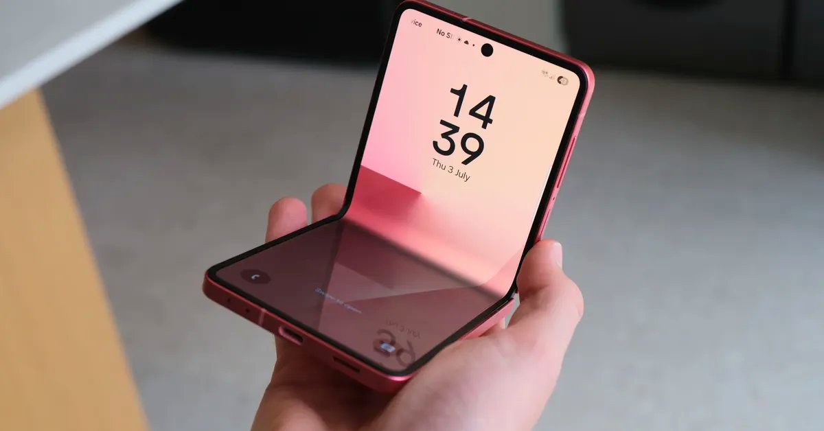 thiet-ke-galaxy-z-flip-7-1-xtmobile