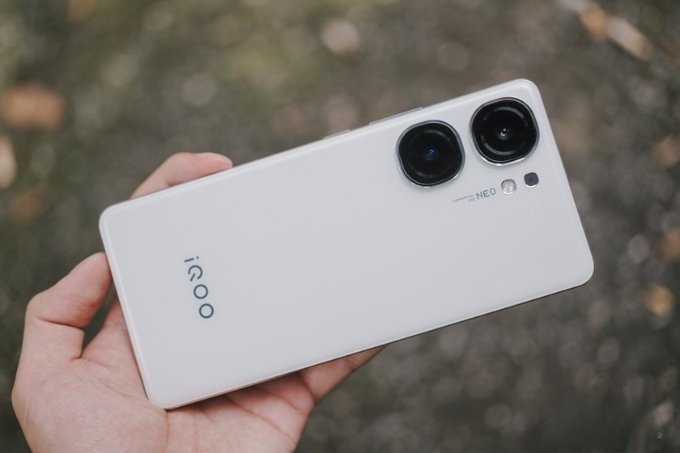 Thiết kế iQOO Neo 9s Pro Plus
