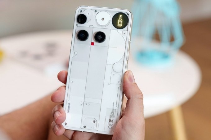 So sánh Nothing Phone (3) và iQOO 13 về thiết kế