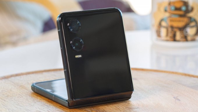 Infinix Zero Flip 