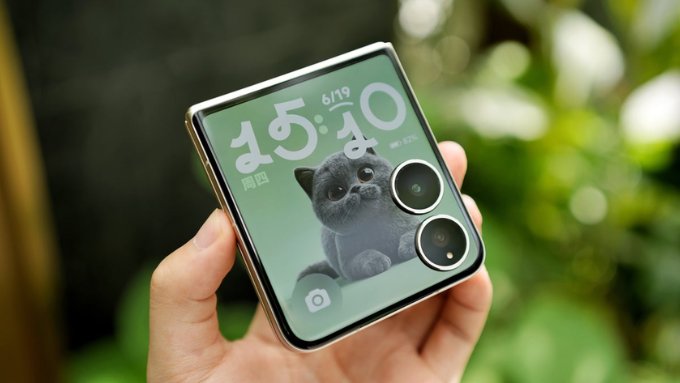 Xiaomi Mix Flip 2 