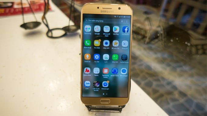 Galaxy A7 sở hữu màn hình lớn pin trâu